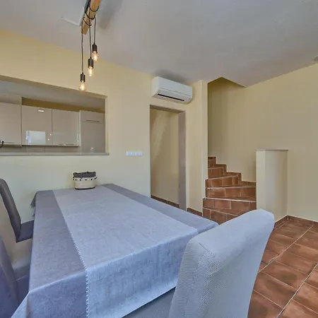 Fuer 6 Personen Ca, 100 M Sup2 In Okrug Gornji, Adriakueste Kroatien Kroatische Inseln Holiday home Trogir