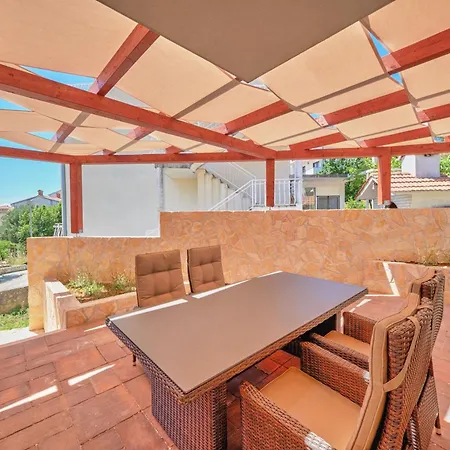 Holiday home Fuer 6 Personen Ca, 100 M Sup2 In Okrug Gornji, Adriakueste Kroatien Kroatische Inseln Trogir
