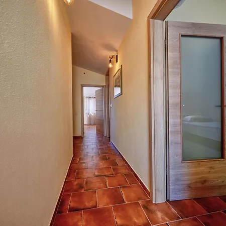 Fuer 6 Personen Ca, 100 M Sup2 In Okrug Gornji, Adriakueste Kroatien Kroatische Inseln Holiday home
