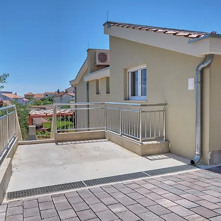 Holiday home Fuer 6 Personen Ca, 100 M Sup2 In Okrug Gornji, Adriakueste Kroatien Kroatische Inseln