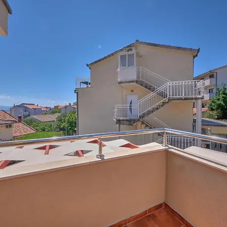 Holiday home Fuer 6 Personen Ca, 100 M Sup2 In Okrug Gornji, Adriakueste Kroatien Kroatische Inseln Trogir