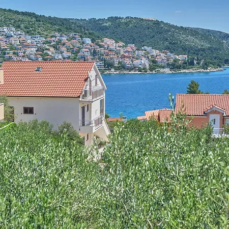 Fuer 6 Personen Ca, 100 M Sup2 In Okrug Gornji, Adriakueste Kroatien Kroatische Inseln Trogir