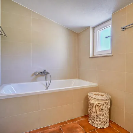 Fuer 6 Personen Ca, 100 M Sup2 In Okrug Gornji, Adriakueste Kroatien Kroatische Inseln Holiday home