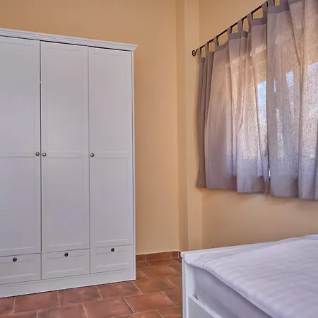 Holiday home Fuer 6 Personen Ca, 100 M Sup2 In Okrug Gornji, Adriakueste Kroatien Kroatische Inseln