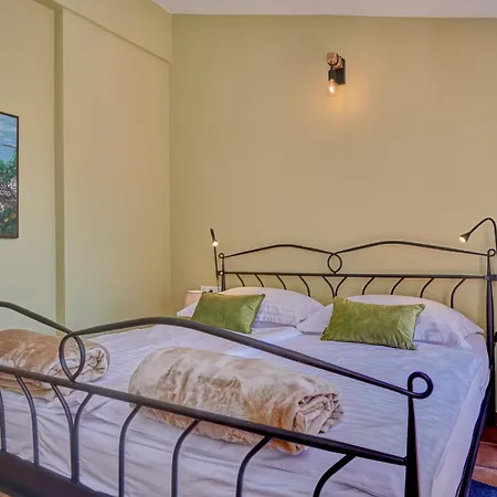 Fuer 6 Personen Ca, 100 M Sup2 In Okrug Gornji, Adriakueste Kroatien Kroatische Inseln Holiday home *