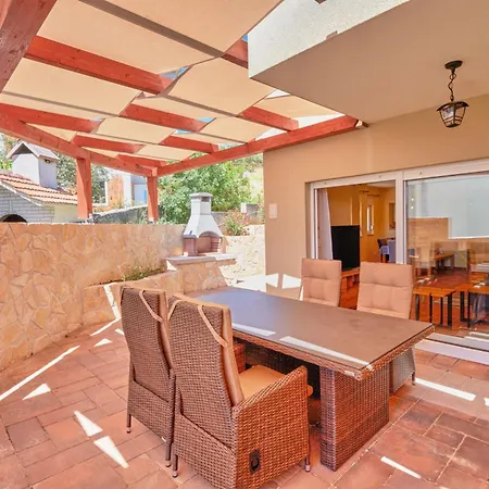 Fuer 6 Personen Ca, 100 M Sup2 In Okrug Gornji, Adriakueste Kroatien Kroatische Inseln Holiday home *