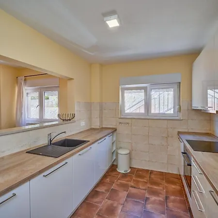Holiday home Fuer 6 Personen Ca, 100 M Sup2 In Okrug Gornji, Adriakueste Kroatien Kroatische Inseln